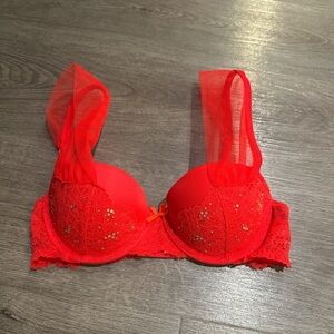 Victoria's Secret red bra #lingerie